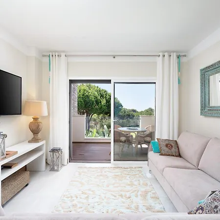 Belharucas, 400 Meters From